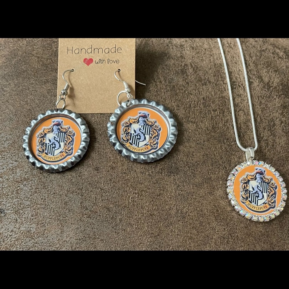 Hufflepuff jewlery set